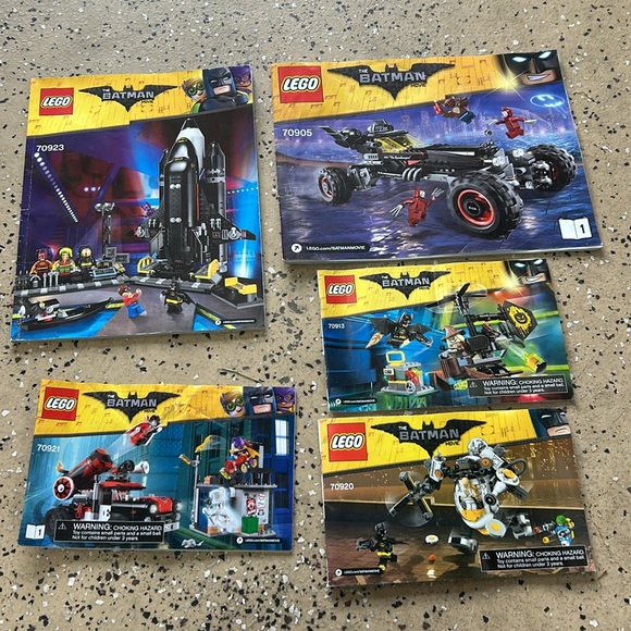 Lego Batman Manuals (5) and 1 DC Batman comic book - Picture 9 of 12